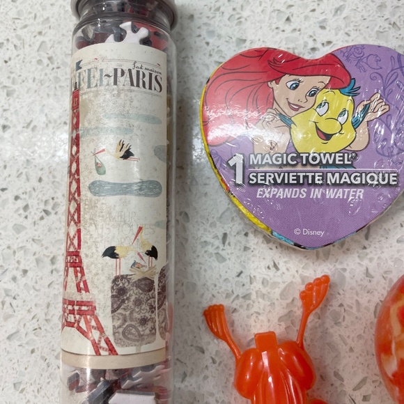 Bundle of Kids Toys - Puzzle, Fidgets, Jelly Hands, Bouncey Balls, Mermaid Towel - Picture 3 of 6